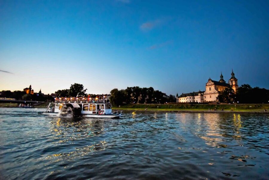Krakow: 1-Hour Evening Vistula River Cruise - Norbertine Sisters, Dębniki District, and the River’s Flow