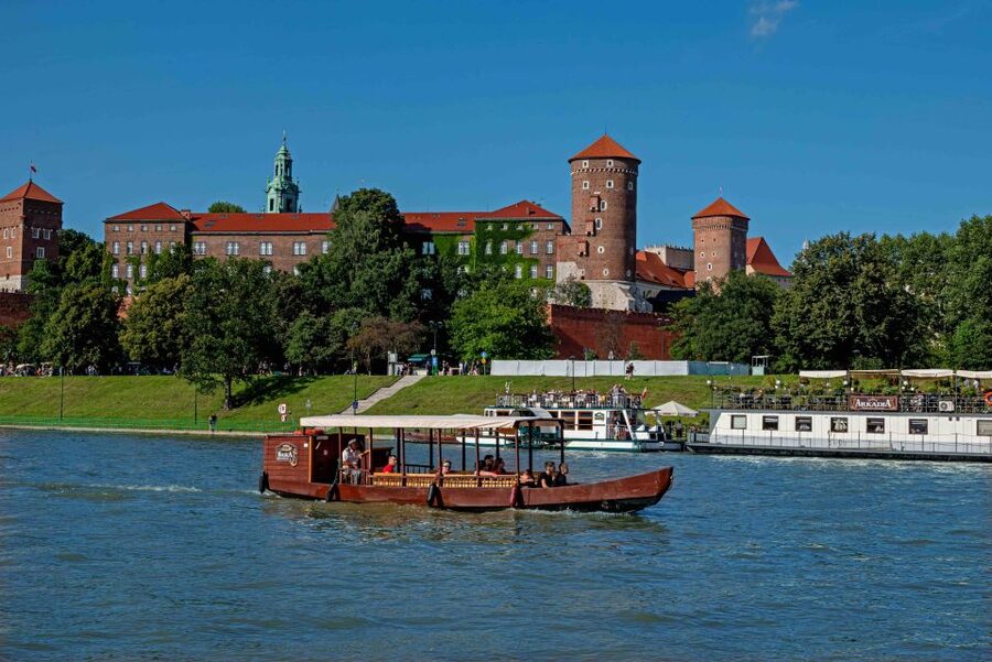 Krakow: 1-Hour Evening Vistula River Cruise - Manggha Centre and the Bridges That Make Photo Stops Easy