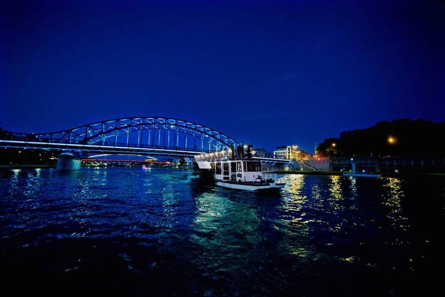 Krakow: 1-Hour Evening Vistula River Cruise - Price and Timing: Why This $23 Cruise Works