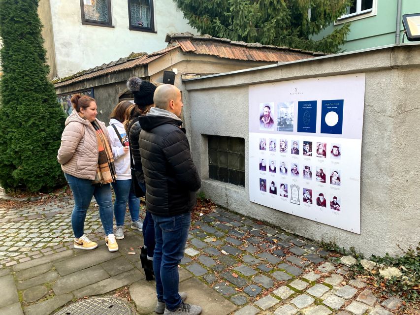 Krakow: 2h Kazimierz (Jewish Quarter) Walking Tour - Synagogues, tight streets, and the details that change your view