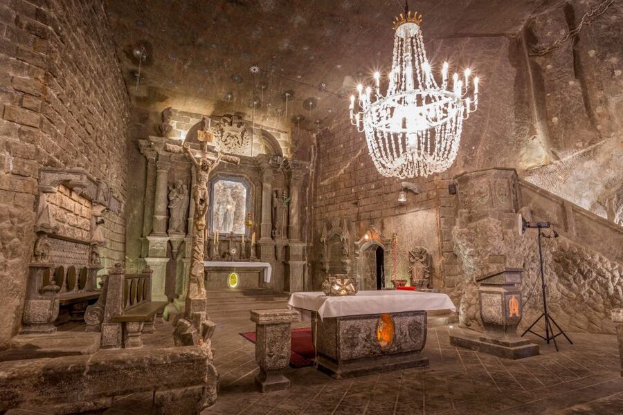 Krakow: Auschwitz and Wieliczka Salt Mine Combo Tour - Why This Auschwitz and Wieliczka Combo Works in One Day