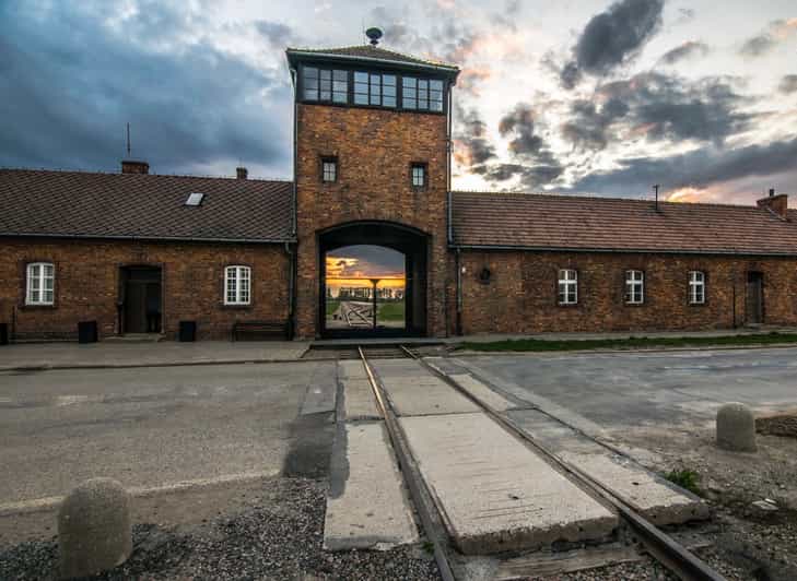Krakow: Auschwitz-Birkenau Guided Tour with Pickup & Lunch - Auschwitz-Birkenau from Krakow, and why this setup matters