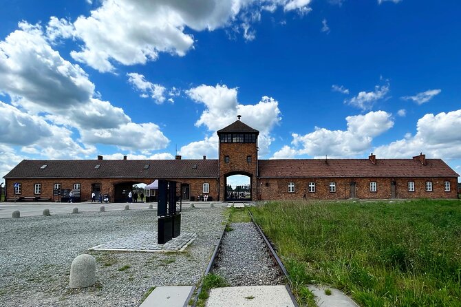Krakow: Auschwitz - Birkenau Guided Tour with Private Transport - Private door-to-door ride from Krakow to Auschwitz