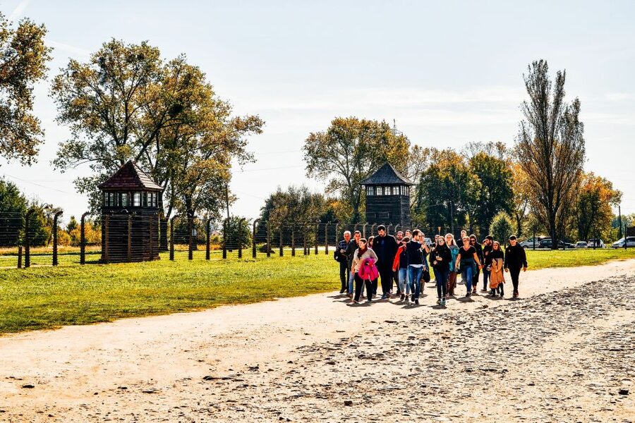 Krakow: Auschwitz-Birkenau Live Guided Tour & Hotel Pickup - Key things I’d watch for