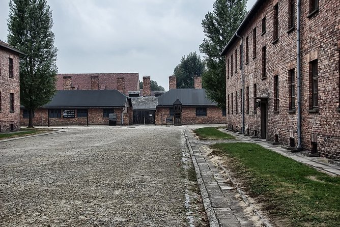 Krakow: Auschwitz-Birkenau Shared English Tour and Transfer - How the English guide changes the experience
