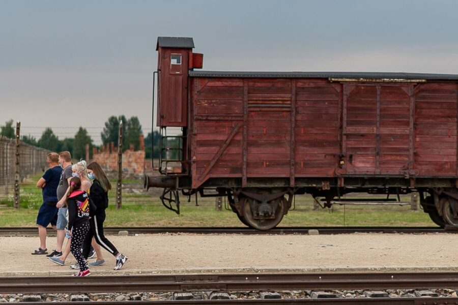 Krakow: Auschwitz-Birkenau Tour Limited to 15 Visitors - Skipping Queues and Entering Auschwitz I the Right Way
