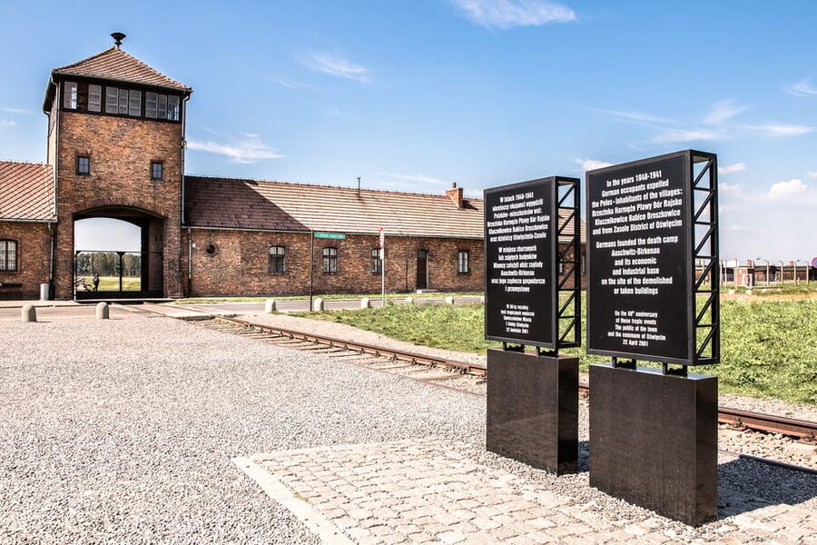 Krakow: Auschwitz-Birkenau & Wieliczka Salt Mine Day Tour - Auschwitz I: the 2.5-hour guided start that sets the tone
