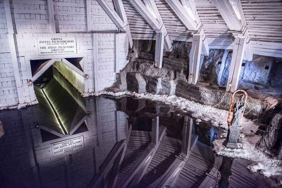Krakow: Auschwitz-Birkenau & Wieliczka Salt Mine Day Tour - What the guides and drivers do well, and where the day can wobble