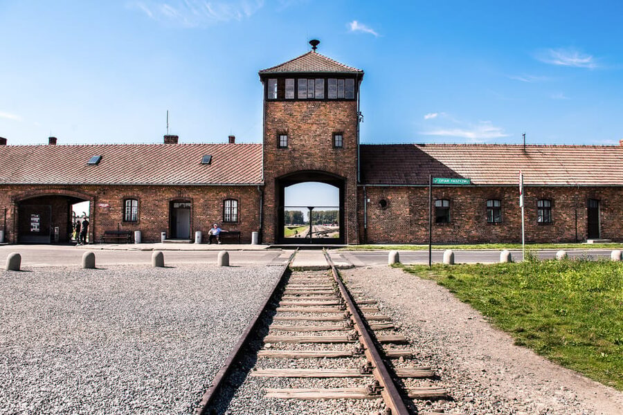 Krakow: Auschwitz-Birkenau & Wieliczka Salt Mine Day Tour - Pickup and transportation: the part that decides if the day feels easy