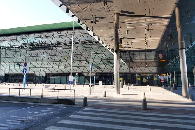 Kraków Balice Airport Transfer: Private One Way - From Arrivals Gate to Your Lobby: The Real Flow