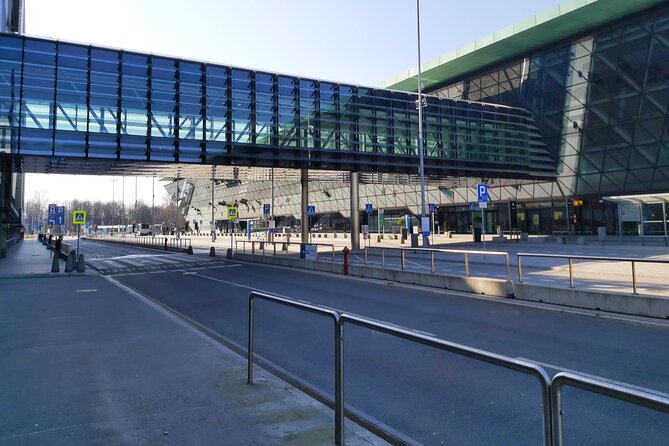 Kraków Balice Airport Transfer: Private One Way - The Ride Itself: Comfort Details That Matter After Landing