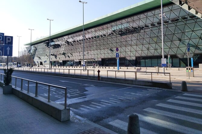 Krakow Balice Airport Transfer: Private Round Trip - Air-conditioned comfort, plus luggage rules that keep things realistic