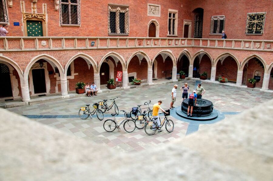 Krakow: Bike Tour of Old Town, Jewish Quarter and the Ghetto - Meeting at Sławkowska 11, inside the Chicago Music Club courtyard