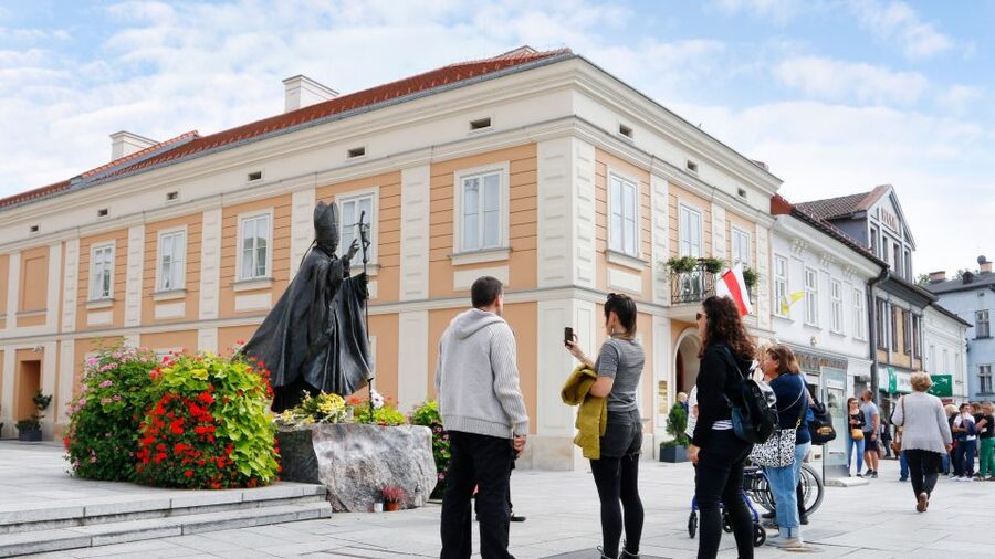 Krakow: Black Madonna of Częstochowa & Home of John Paul II - Wadowice Church Stops: Where Karol Wojtyła Was Baptized