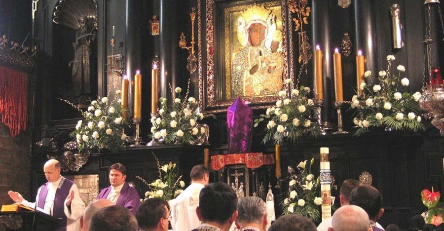 Krakow: Black Madonna Sanctuary of Czestochowa - Guided Tour - The Black Madonna Chapel and Treasury: what you’ll remember