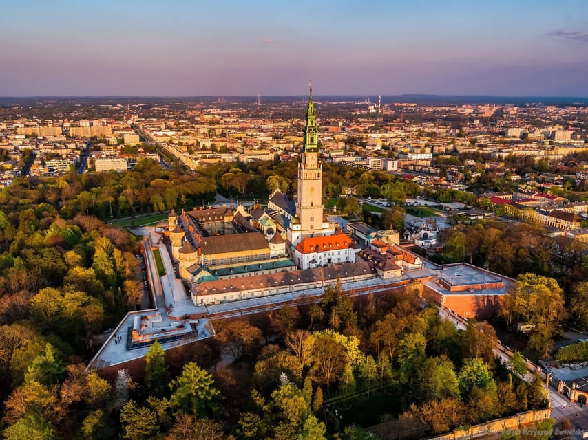 Krakow: Black Madonna Sanctuary of Czestochowa - Guided Tour - Jasna Góra Hill: from the Knights’ Hall to the Basilica
