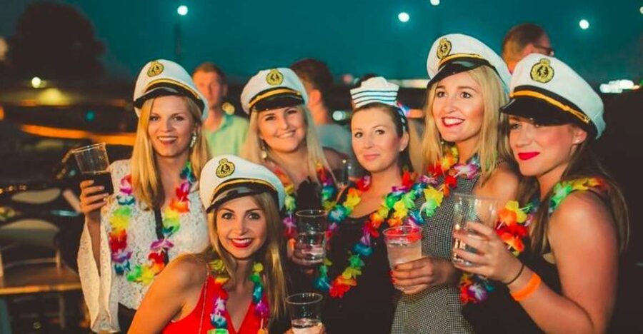 Krakow: Boat Party with Unlimited Drinks - The live magician show: why it works better on a boat than you think