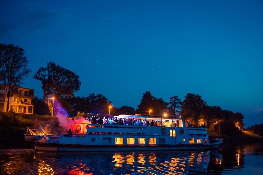 Krakow: Boat Party with Unlimited Drinks - The 5:00 PM vs 8:00 PM decision: which night fits your style?