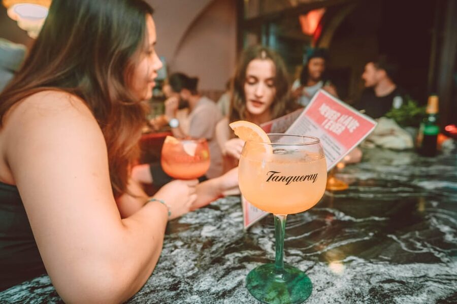 Krakow: Bottomless Brunch with 3-Course Meal and Drinks - The main event: the signature burger from Moaburger