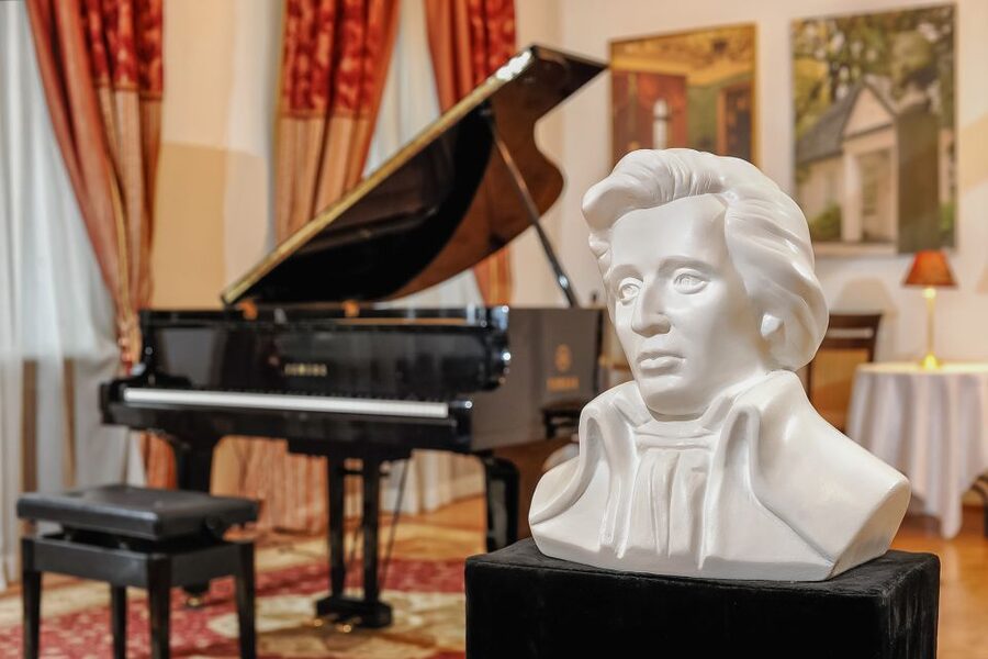 Krakow: Chopin Piano Recital at Chopin Concert Hall - Before Music: Using the Chopin Gallery Like a Mini Lesson