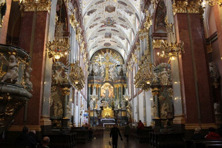 Krakow: Czestochowa Black Madonna Guided Day Tour & PickUp - Jasna Góra monastery highlights: Knight Hall, Treasury, and the Basilica
