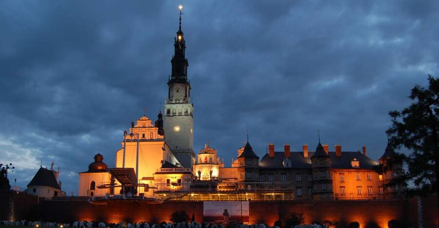 Krakow: Czestochowa Black Madonna Guided Day Tour & PickUp - Skip-the-line entry and why it matters at pilgrimage sites