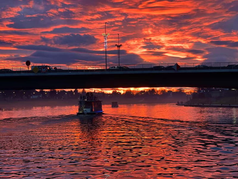 Krakow: Day or Night Vistula River Cruise with Audio Guide - Audio guide in English and Polish, Useful stories without a loud group