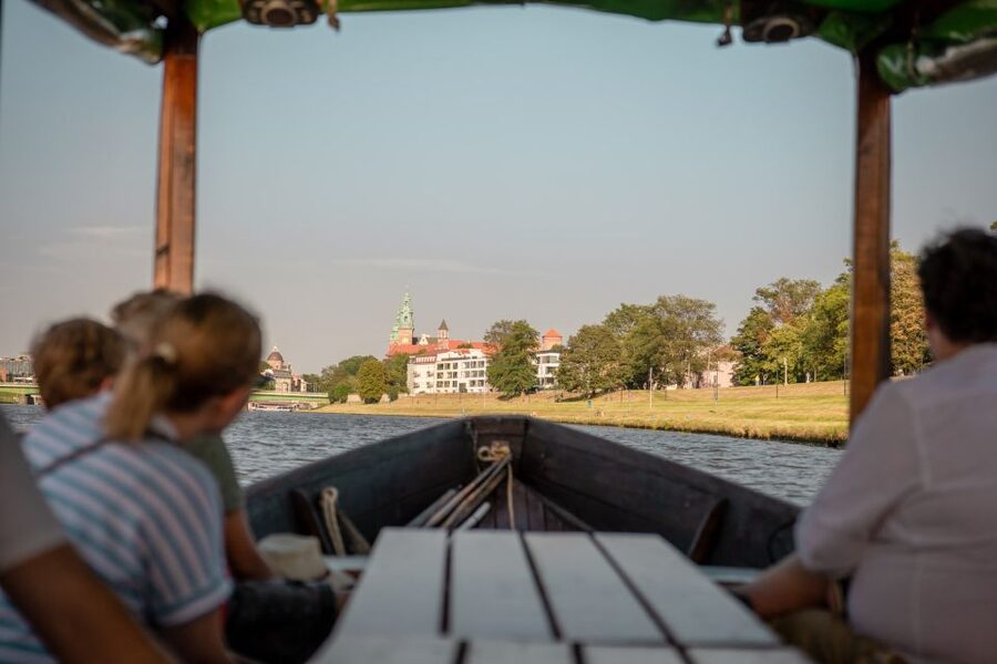 Krakow: Early Bird Vistula River Sightseeing Cruise - Getting to Kapitan Victor near Wawel Castle (and why it matters)