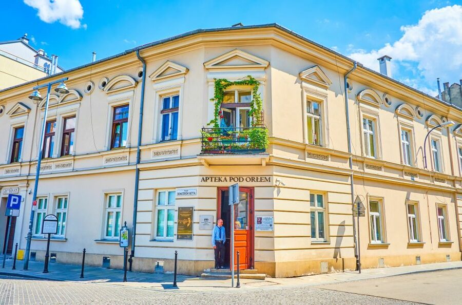 Krakow: Electric Car Sightseeing Tour - Old Town Stops: Wawel Castle Views, Florian’s Gate, Barbican, and Planty