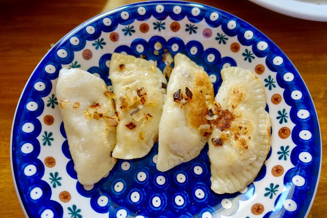 Krakow Food Tour by Foot: Polish Tastings in Old Town & Kazimierz - Stop 1 at Mały Rynek 4: oscypek, round bread, and a local beer kickoff