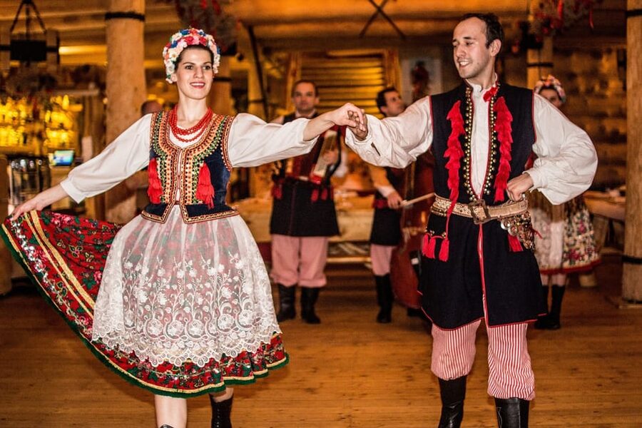 Krakow: Full Traditional Polish Dinner & Folk Show - Meeting Point Near Wawel: Easy Start, Simple Directions