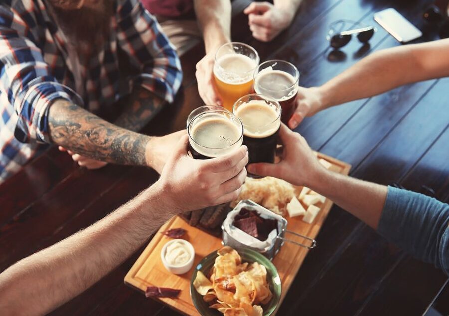 Krakow: Guided Craft Beer Tour - Finding the tour start at the Old Synagogue