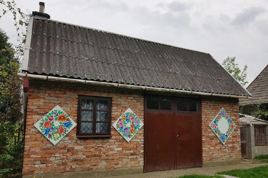 Krakow: Guided Day Tour of Zalipie Village & Museum Entry - The Painted Houses of Zalipie: More Than a Quick Photo Stop