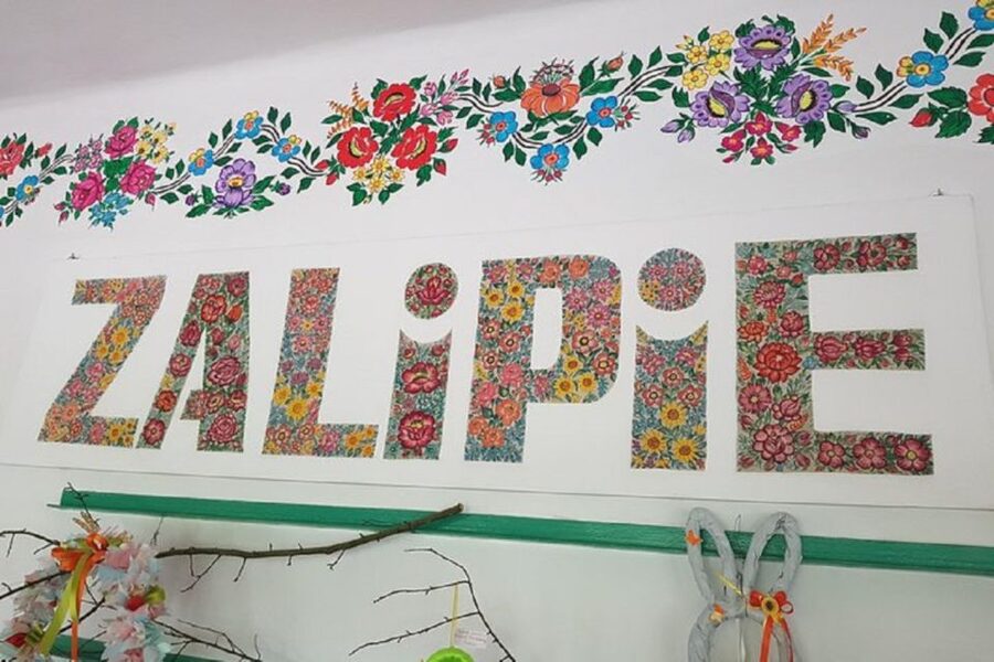 Krakow: Guided Day Tour of Zalipie Village & Museum Entry - The Guided Village Walk: Understanding Traditions as You Go