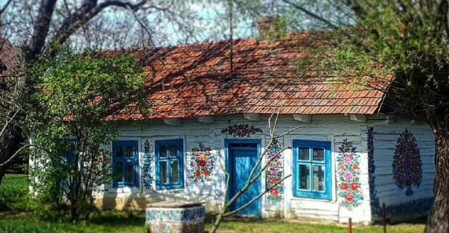 Krakow: Guided Day Tour of Zalipie Village & Museum Entry - Krakow Pickup and the Drive South: Why the Morning Matters