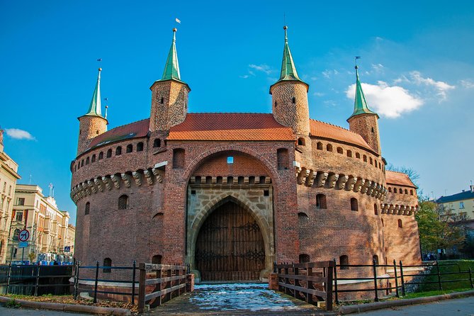 Krakow: Guided Sightseeing Tour by golf cart/buggy - Old Town highlights: St. Florian’s Gate to St. Mary and Main Square