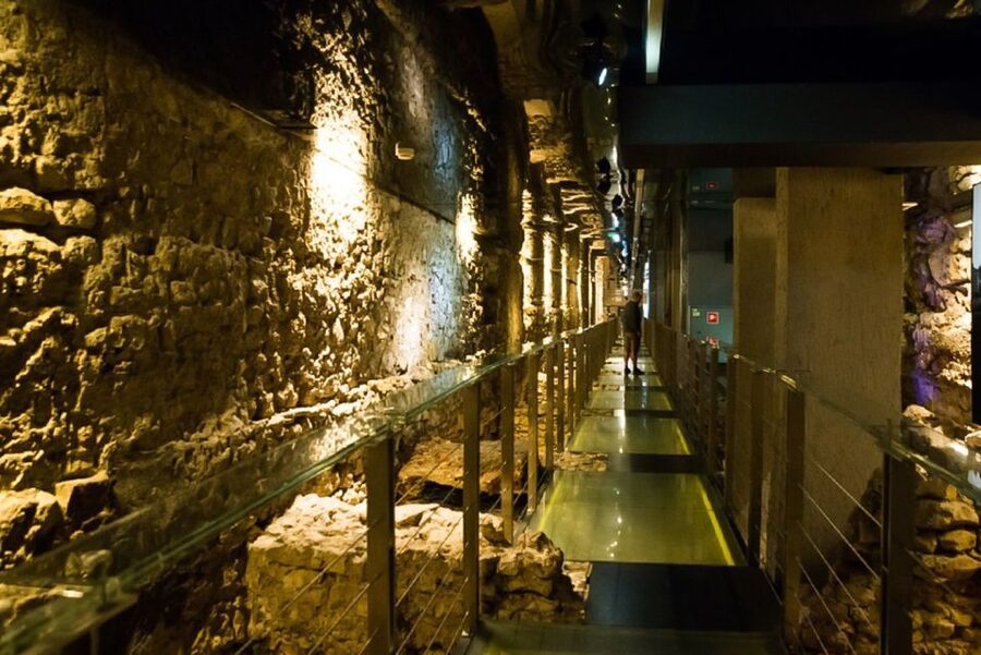 Krakow: Guided Tour of Rynek Underground - Meeting Point and Getting Started Without Losing Time