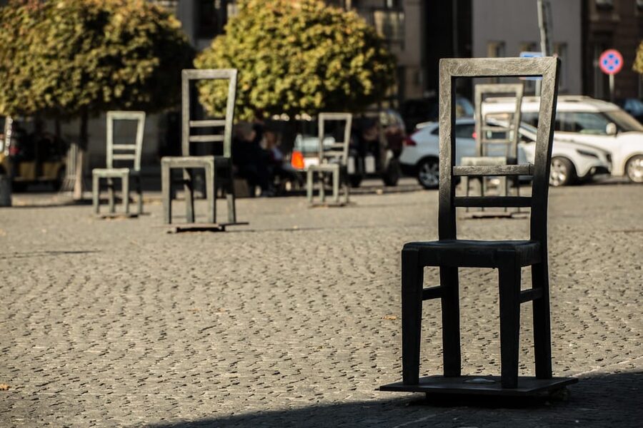 Krakow: Guided Tour of the Jewish Ghetto - Enter Podgórze First, So the Ghetto Makes Sense