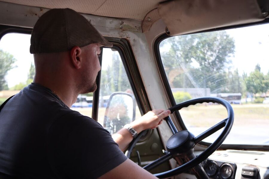 Krakow: Guided Tour to Nowa Huta on Commie Retro Van - Cold War by the window: riding a retro UAZ to Nowa Huta