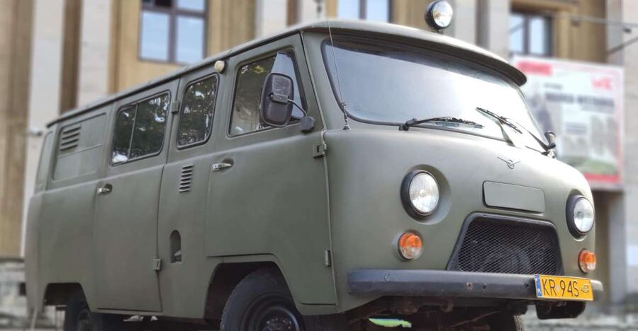 Krakow: Guided Tour to Nowa Huta on Commie Retro Van - Your guide matters: what makes the narration work