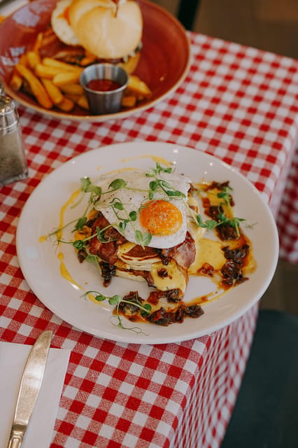Krakow: Hard Rock Cafe Breakfast - Indoor, Garden, and How to Pick a Seat