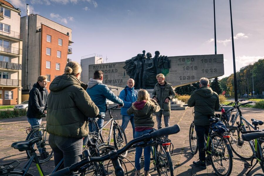 Krakow: Hidden Bike Tour - The guide experience: Dutch storytelling that keeps the ride from feeling scripted