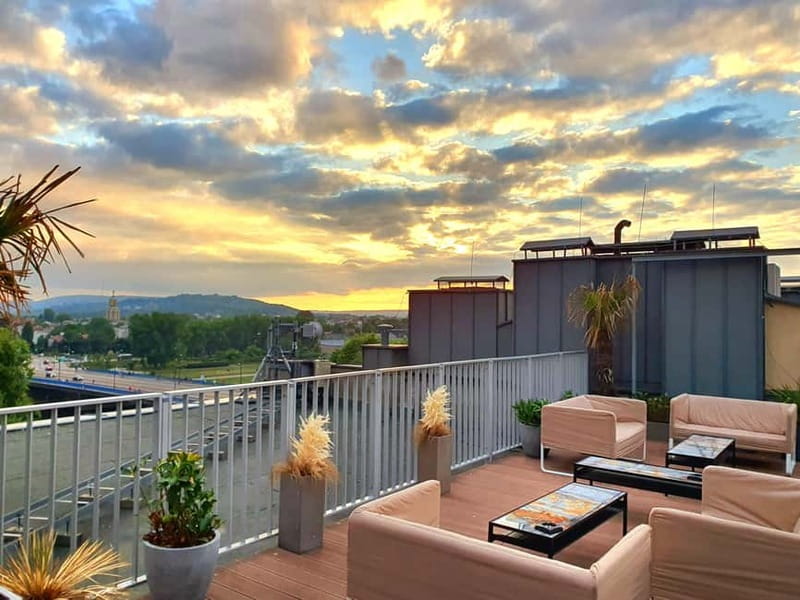 Krakow: Hidden Rooftop Bar Reservation with 1 Cocktail - Where the secret starts: Holiday Suites Cracow to the rooftop in 5 minutes