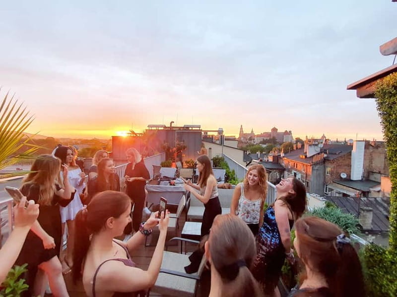 Krakow: Hidden Rooftop Bar Reservation with 1 Cocktail - SIX rooftop views: Wawel Castle and the Vistula from a 360° terrace