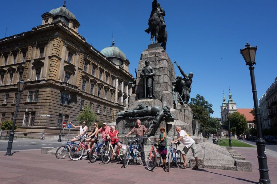 Krakow: Highlights of Krakow Bike Tour - Small Group - Podgórze and Schindler’s Factory: history stops that need a respectful pace