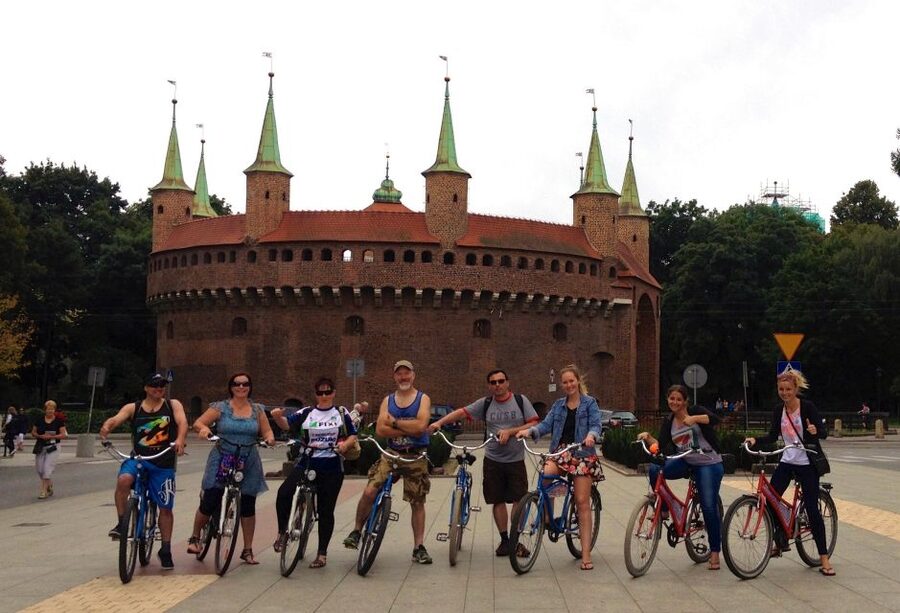 Krakow: Highlights of Krakow Bike Tour - Small Group - Into Kazimierz: Jewish Quarter streets, cemeteries, and Plac Nowy