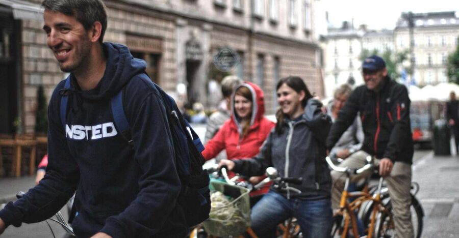 Krakow: Highlights of Krakow Bike Tour - Small Group - Lunch break, timing, and how the 4 hours really work