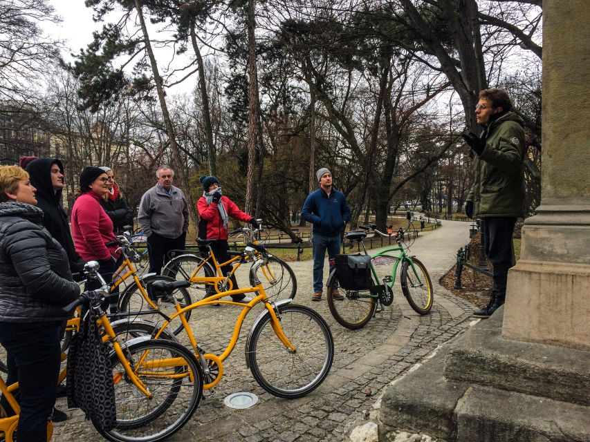 Krakow: Highlights of Krakow Bike Tour - Small Group - Old Town streets and Planty Park: the walk-through highlights, by bike