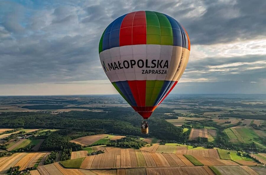 Kraków: Hot Air Balloon Exclusive Tour with Champagne - Time Breakdown You Can Plan Around