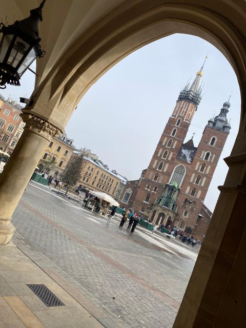Kraków in a nutshell - walking tour - Main Market Square and Cloth Hall: your orientation anchors